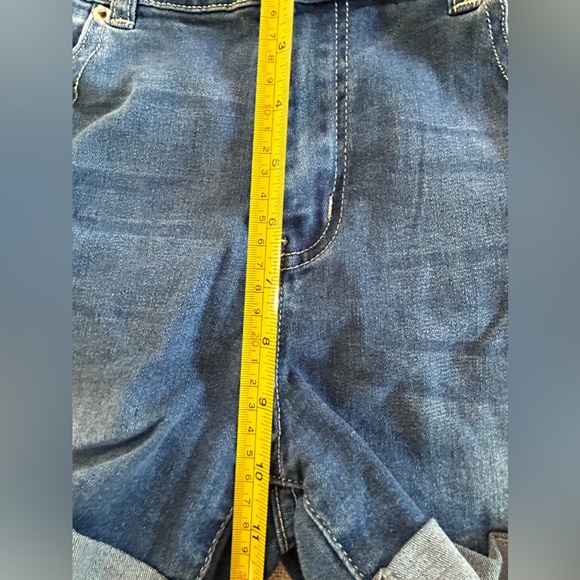 Women’s Denim Distressed Cuffed Shorts. Size Medium - Picture 7 of 8